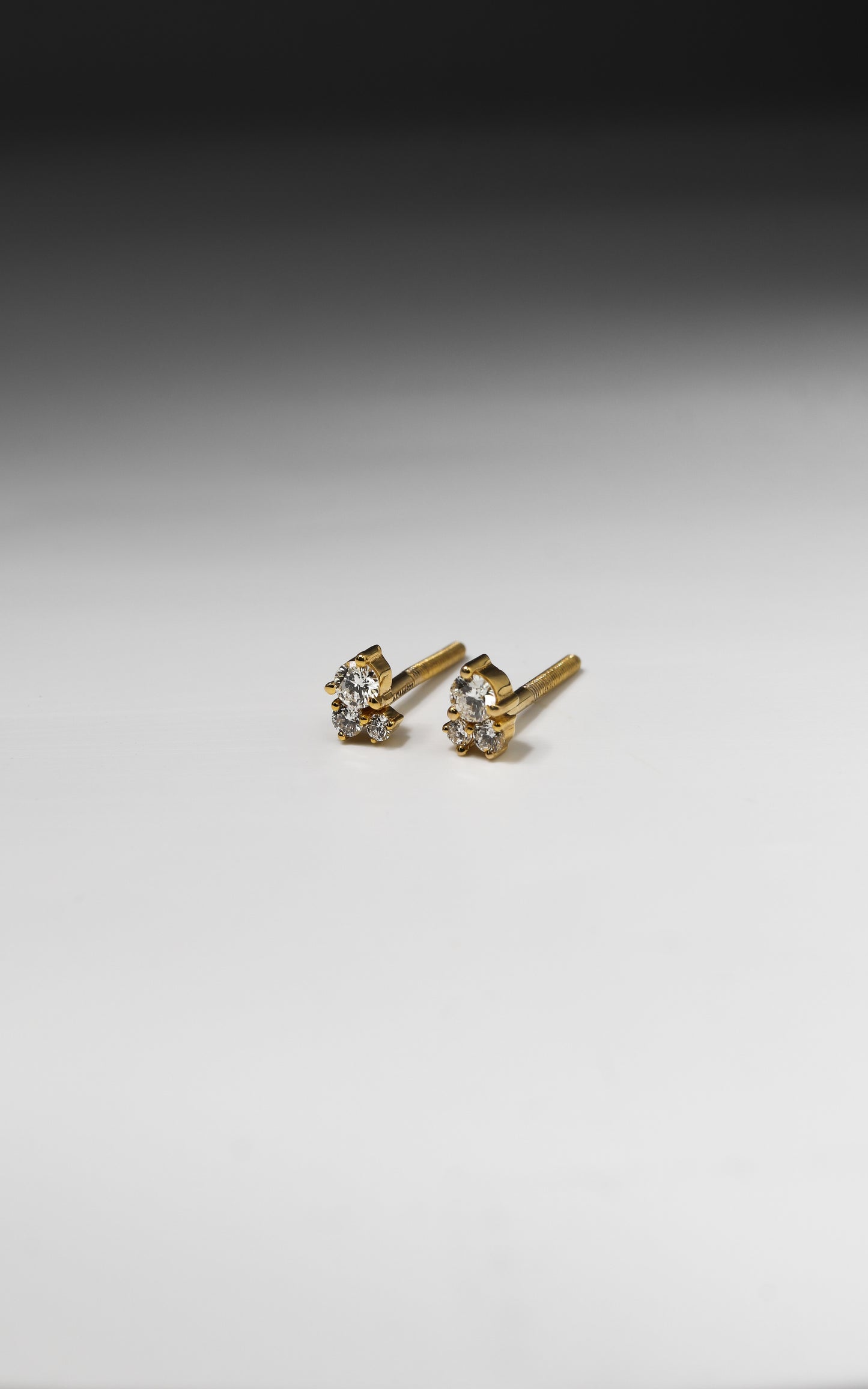 Cluster Diamond Eartops in 18kt Gold